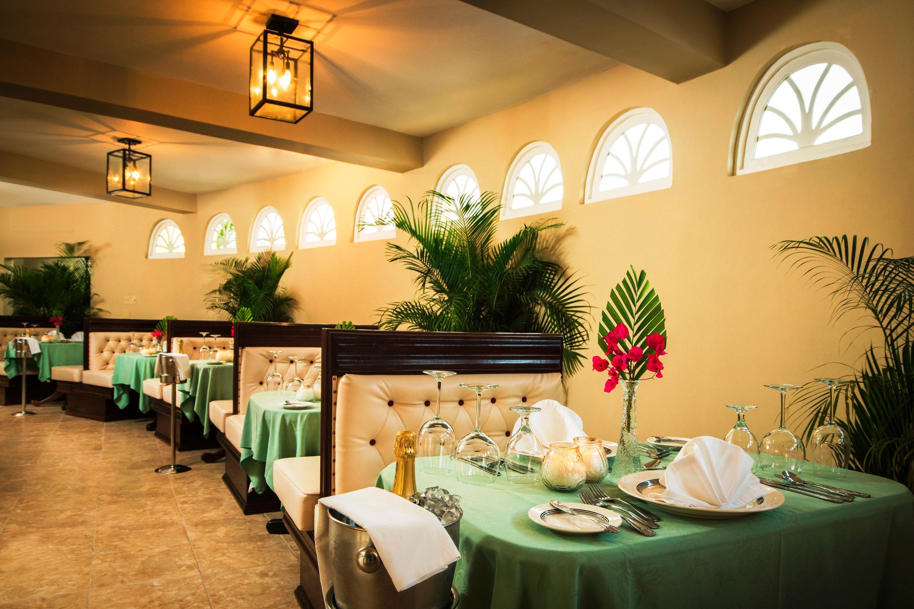 Seagarden Beach Resort Montego Bay Exterior photo