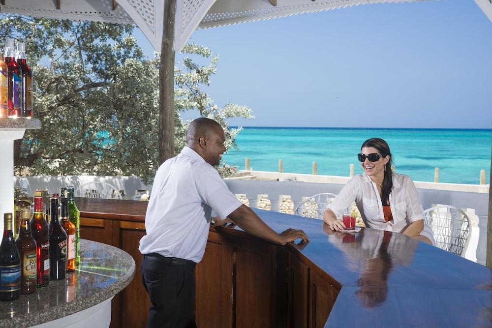 Seagarden Beach Resort Montego Bay Exterior photo